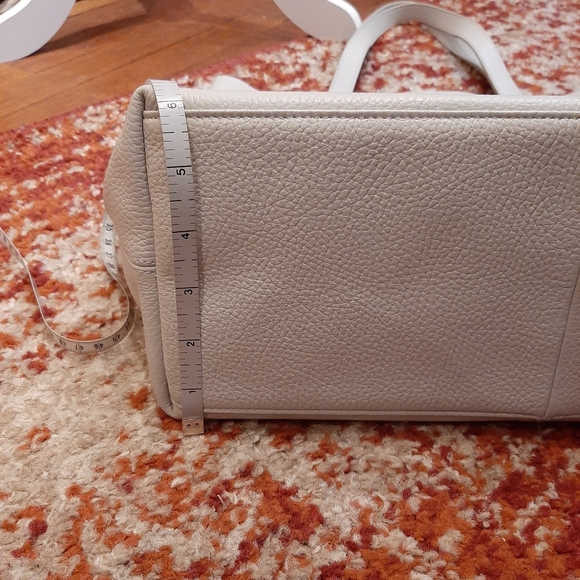 Time for Me leather tote - Picture 9 of 11